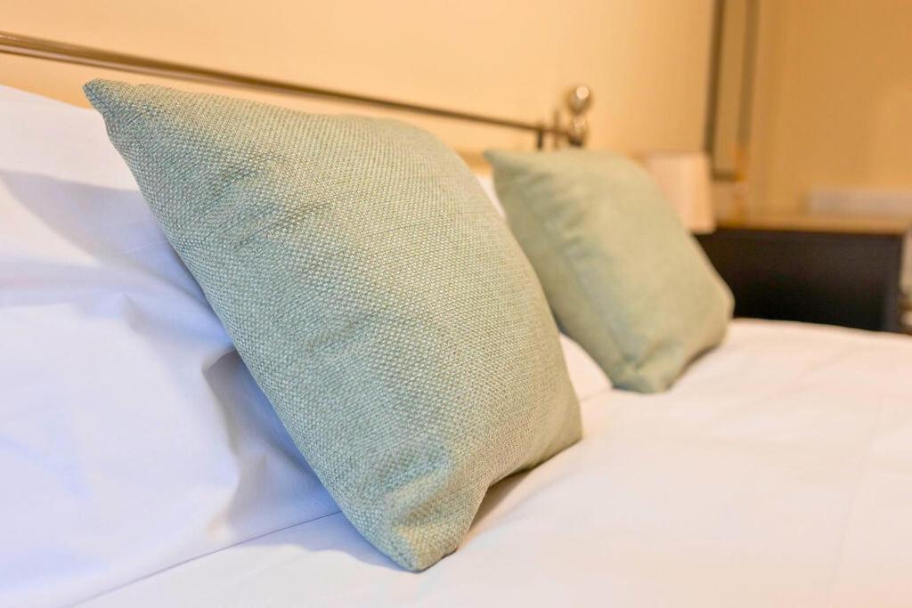The Windmill Hotel Alford  Екстер'єр фото